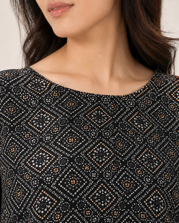 elrare black geometric print tunic neckline detail