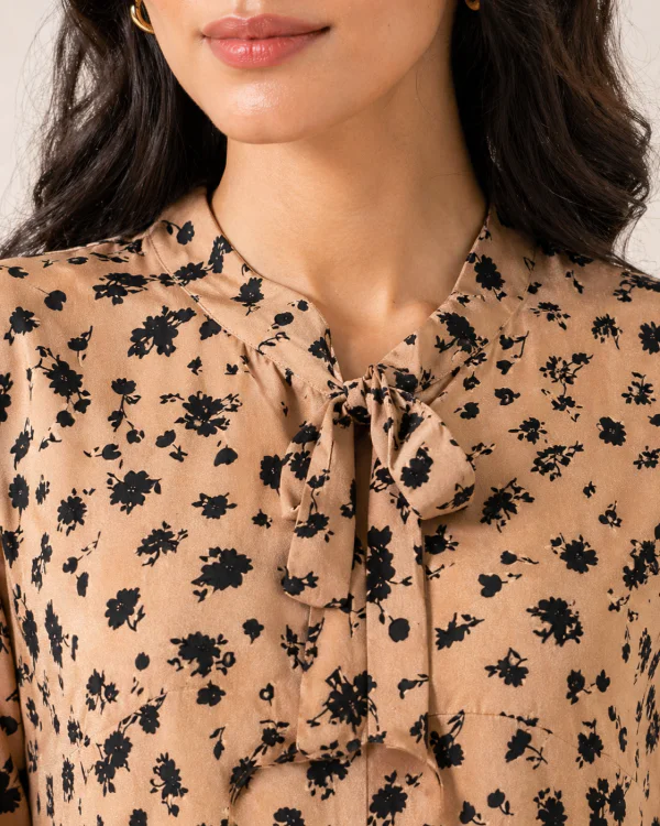 elrare camel floral maxi dress neckline detail