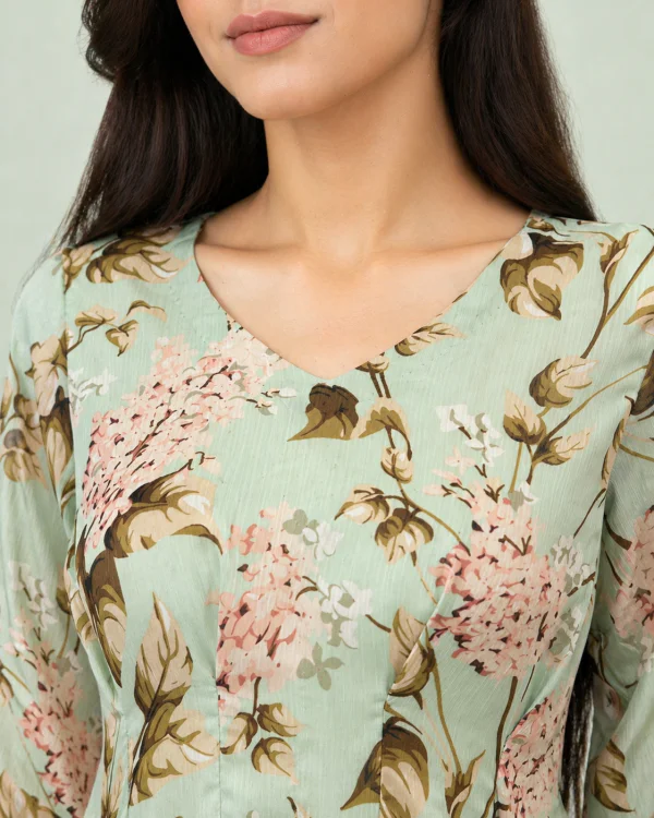 elrare mint garden floral maxi dress neckline detail