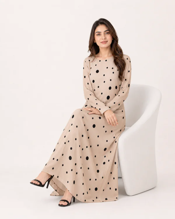 elrare beige black dot maxi seated