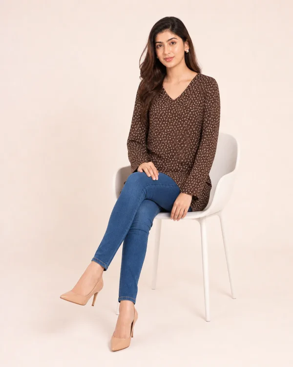 elrare chocolate cream top seated