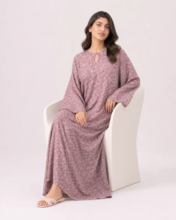 elrare mauve ditsy kaftan seated