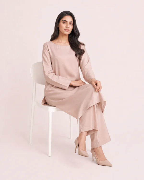 elrare rose beige paper silk coords seated